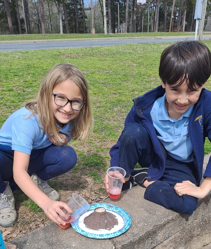 2nd graders with their volcanoes 