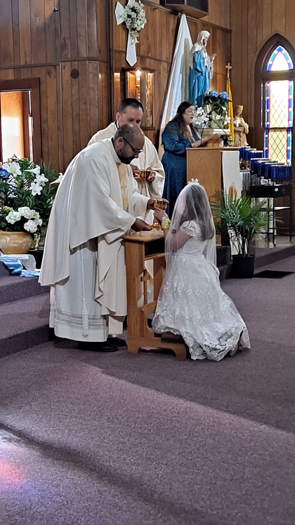 2nd graders receiving communion